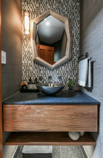 md_Johnson Cres Powder Room-9